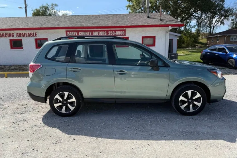 2017 Subaru Forester 2.5i photo 1