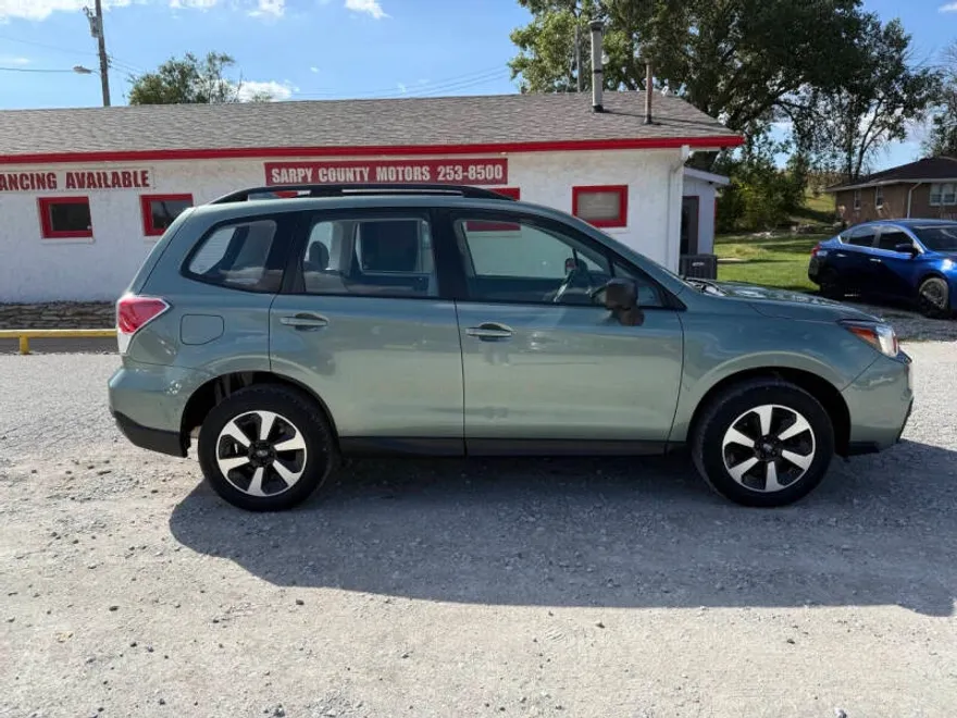 2017 Subaru Forester 2.5i photo 1