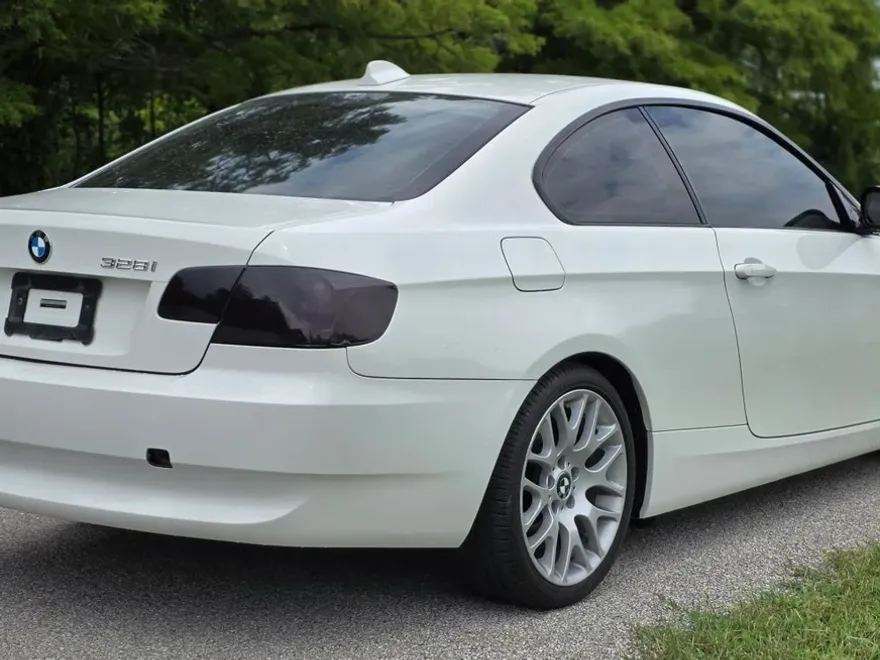 2010 Bmw 328i 3-series photo 1