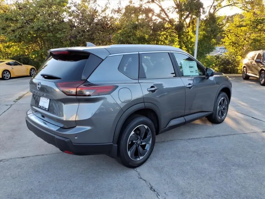 2026 Nissan Rogue SV photo 1