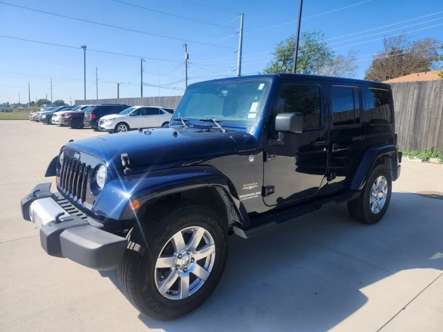 2013 Jeep Wrangler Unlimited Sahara photo 1