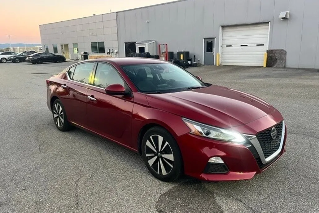 2022 Nissan Altima 2.5 SV photo 1