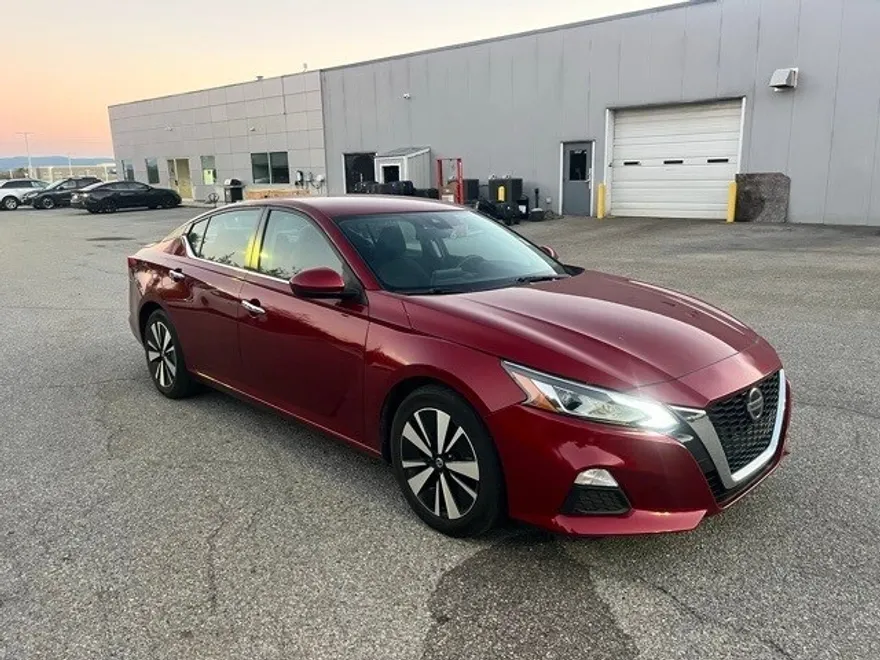 2022 Nissan Altima 2.5 SV photo 1