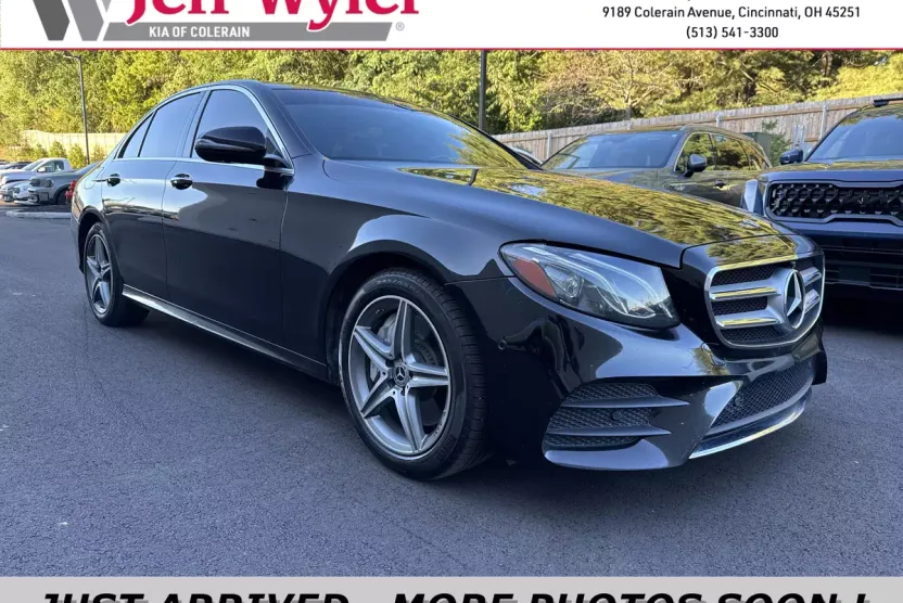 2019 Mercedes Benz E 300 4MATIC Sedan photo 1