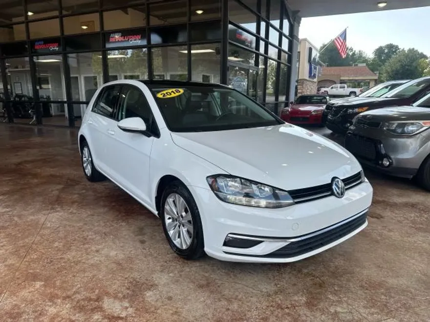 2018 Volkswagen Golf TSI photo 1
