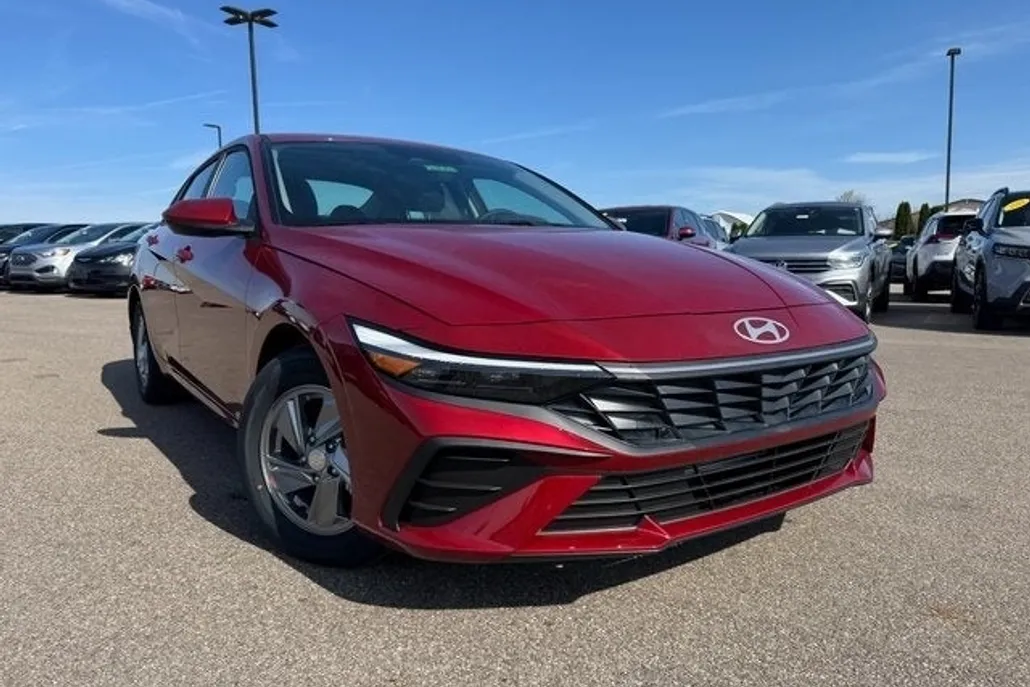 2025 Hyundai Elantra SE photo 1