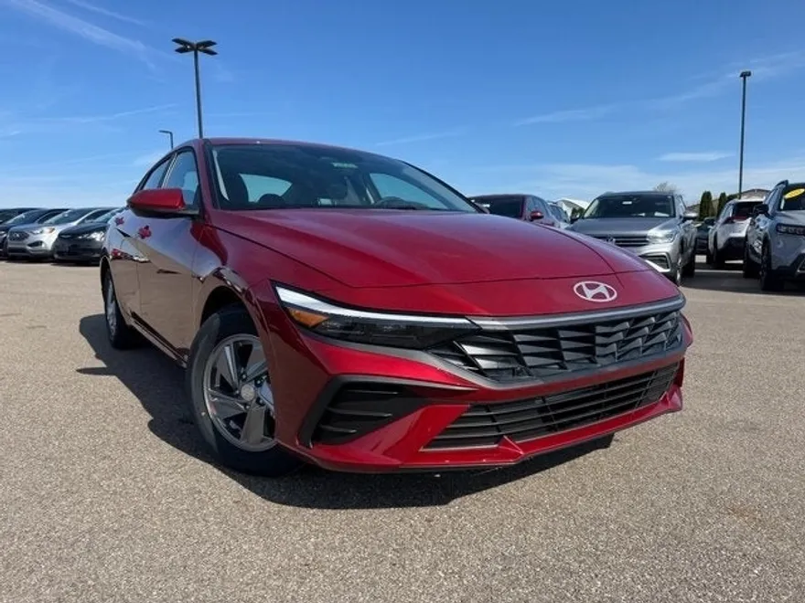 2025 Hyundai Elantra SE photo 1