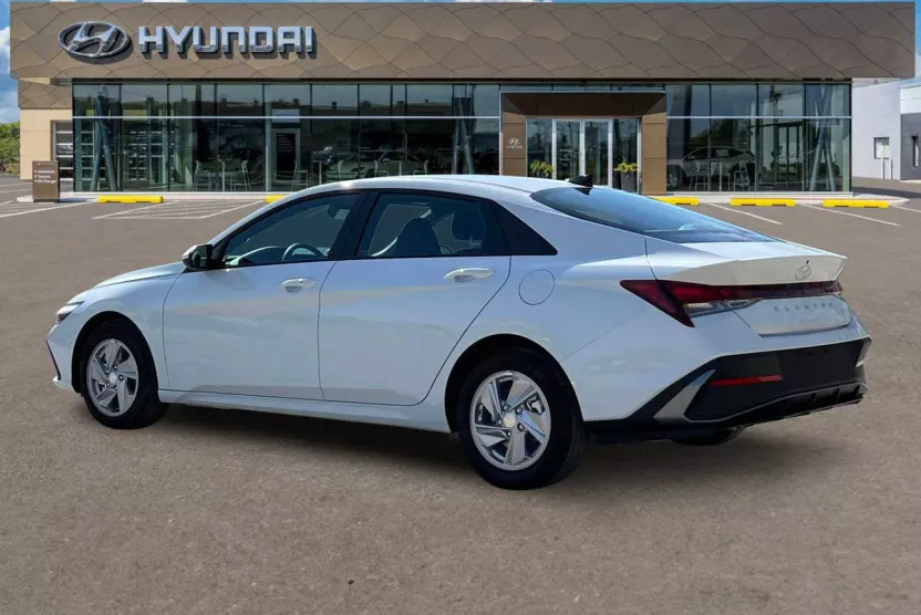 2025 Hyundai Elantra SE photo 1
