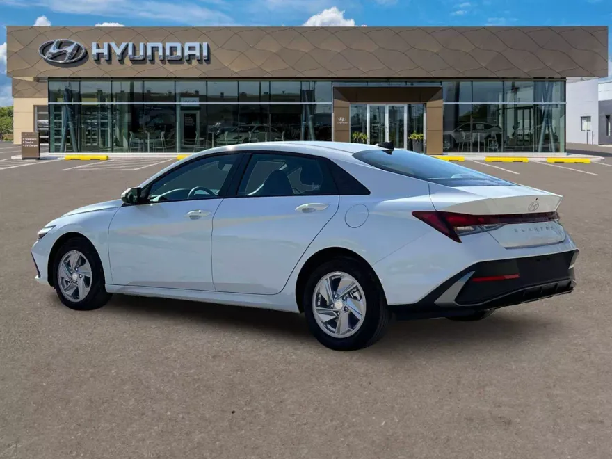 2025 Hyundai Elantra SE photo 1