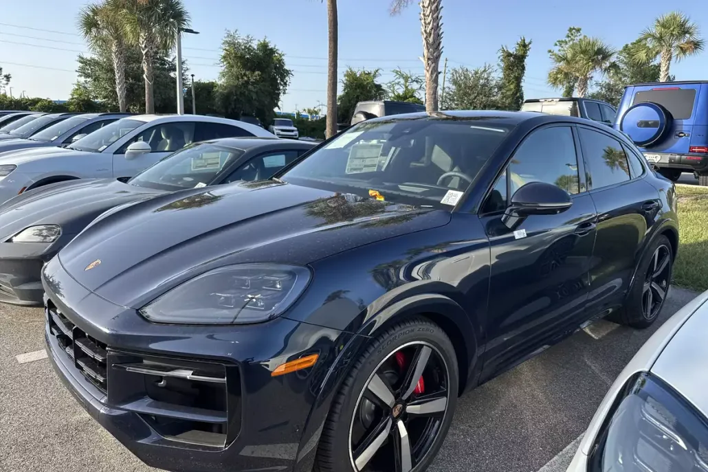 2025 Porsche Cayenne GTS photo 1