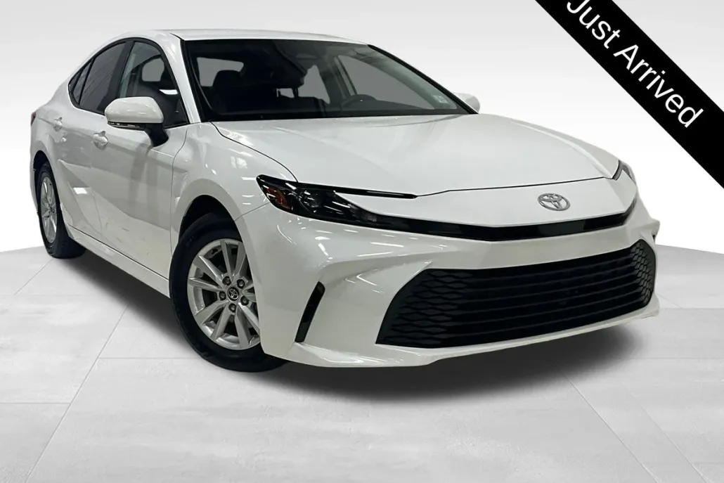 2025 Toyota Camry LE photo 1