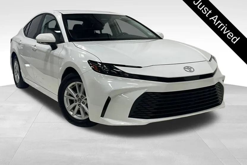 2025 Toyota Camry LE photo 1