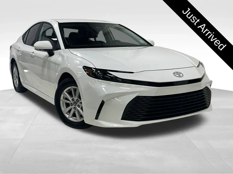 2025 Toyota Camry LE photo 1
