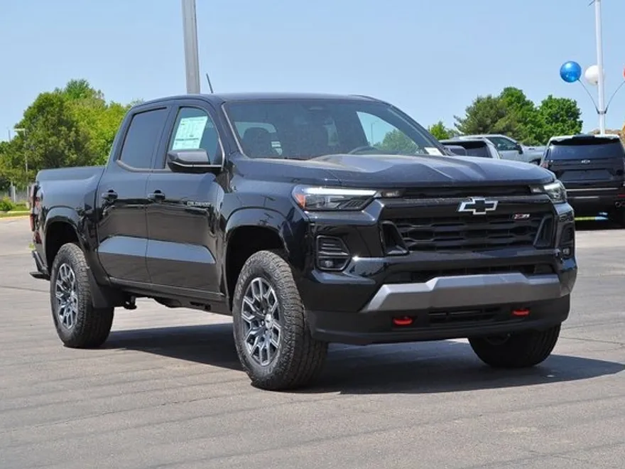 2025 Chevrolet Colorado Z71 photo 1
