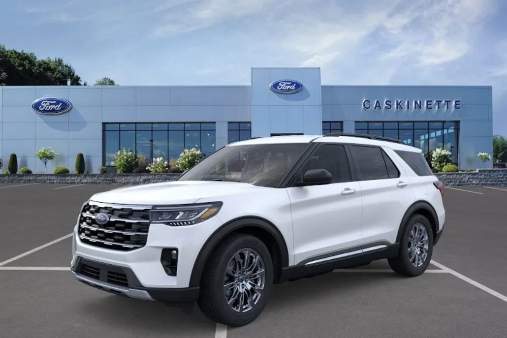 2025 Ford Explorer photo 1