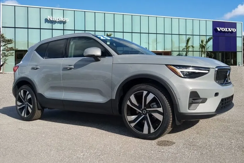2025 Volvo XC40 Plus photo 1