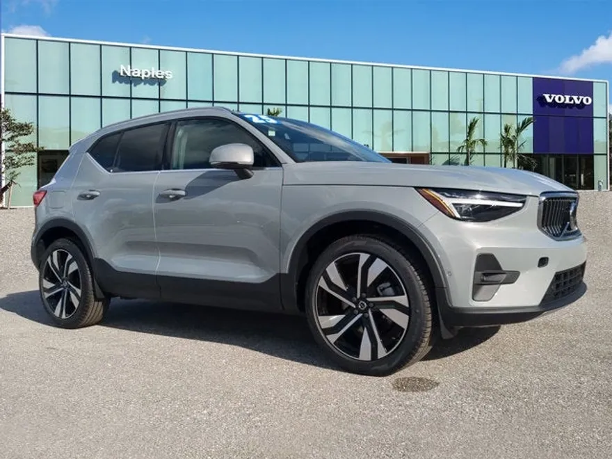 2025 Volvo XC40 Plus photo 1