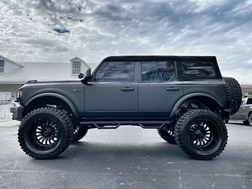 2023 Ford Bronco photo 1
