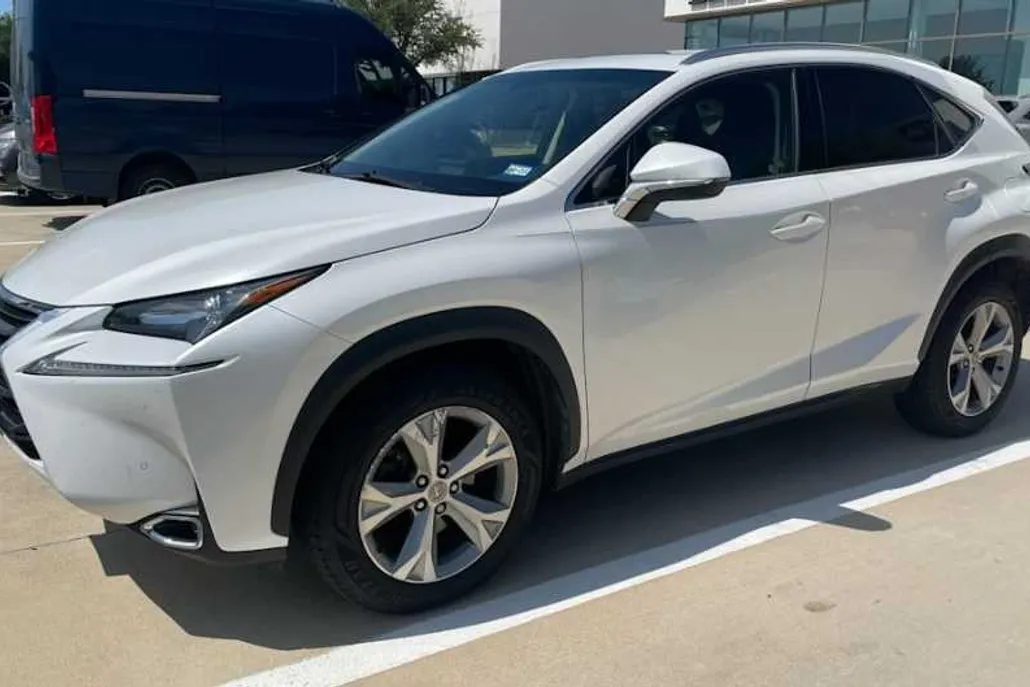 2017 Lexus NX 200t Luxury photo 1