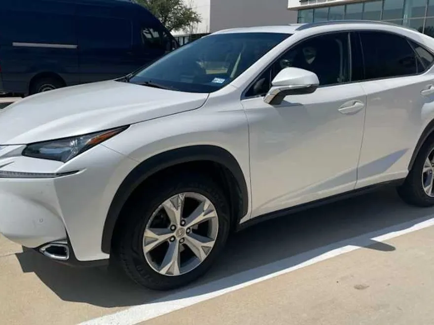 2017 Lexus NX 200t Luxury photo 1