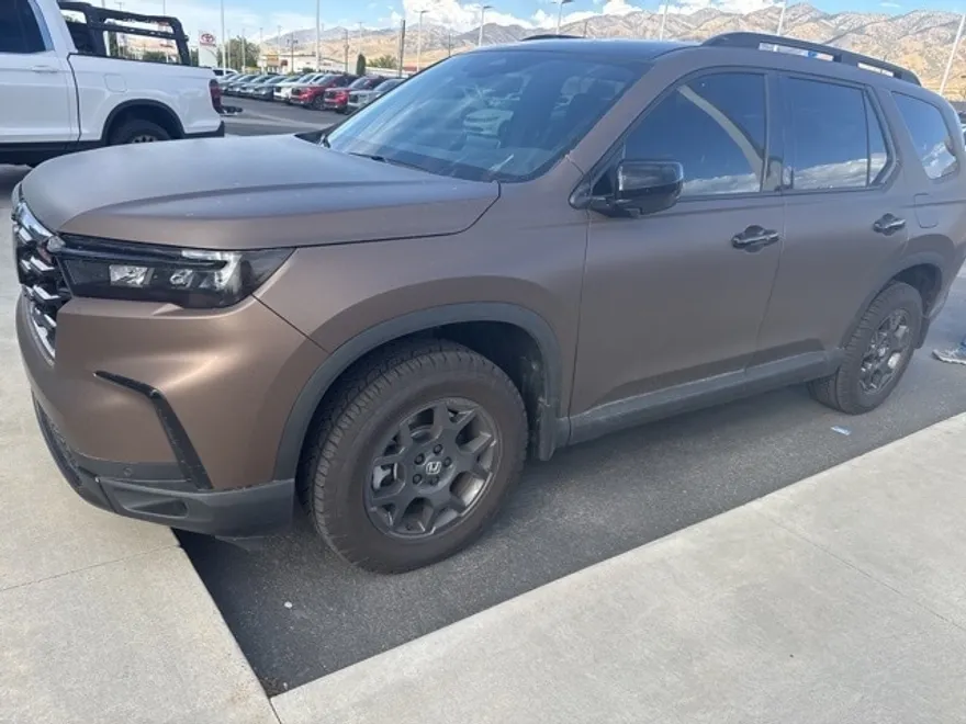 2025 Honda Pilot TrailSport photo 1