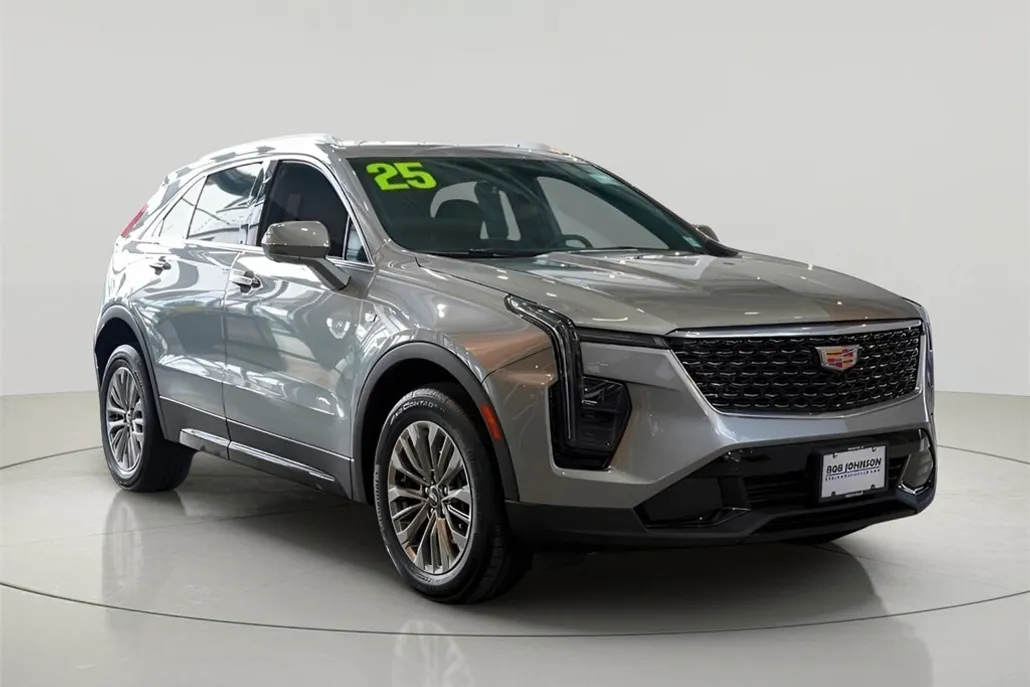 2025 Cadillac XT4 Premium Luxury photo 1