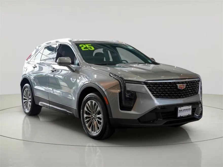 2025 Cadillac XT4 Premium Luxury photo 1