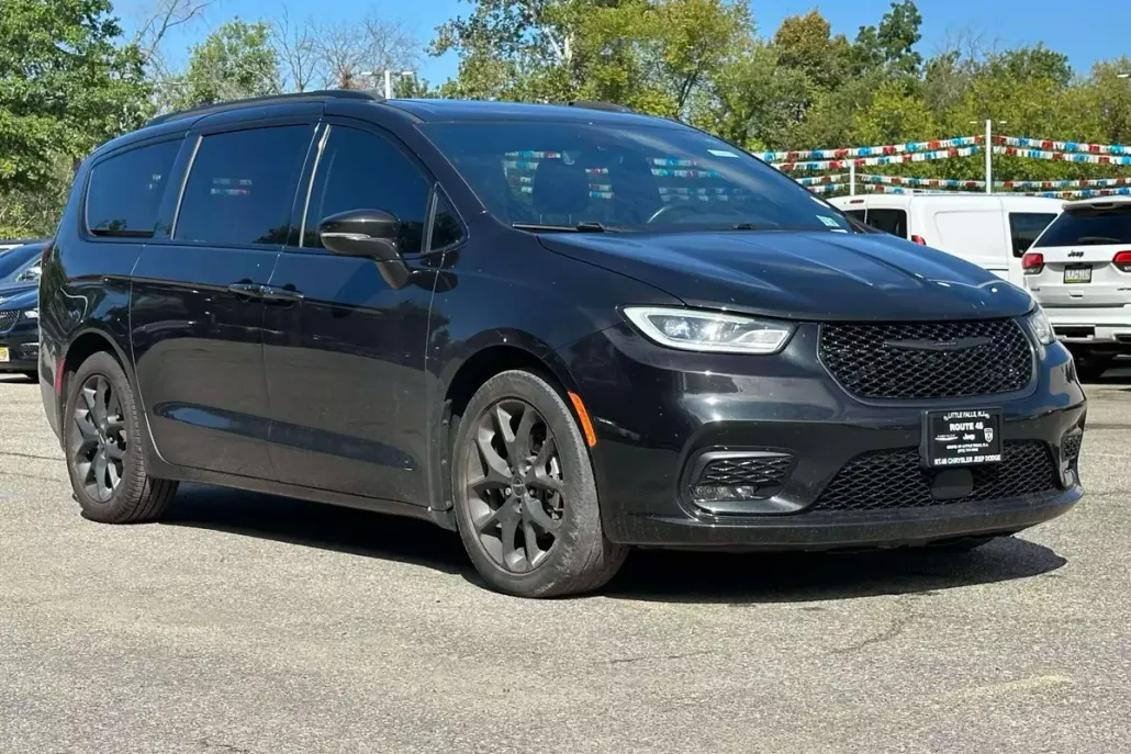 2021 Chrysler Pacifica Touring L photo 1