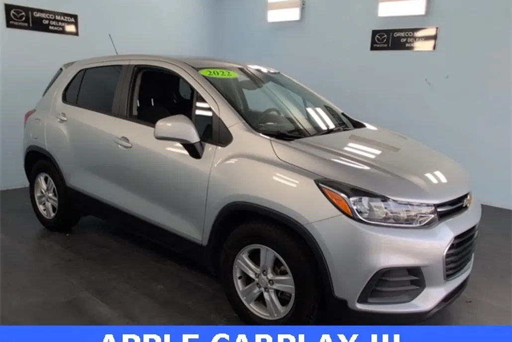 2022 Chevrolet Trax LS photo 1