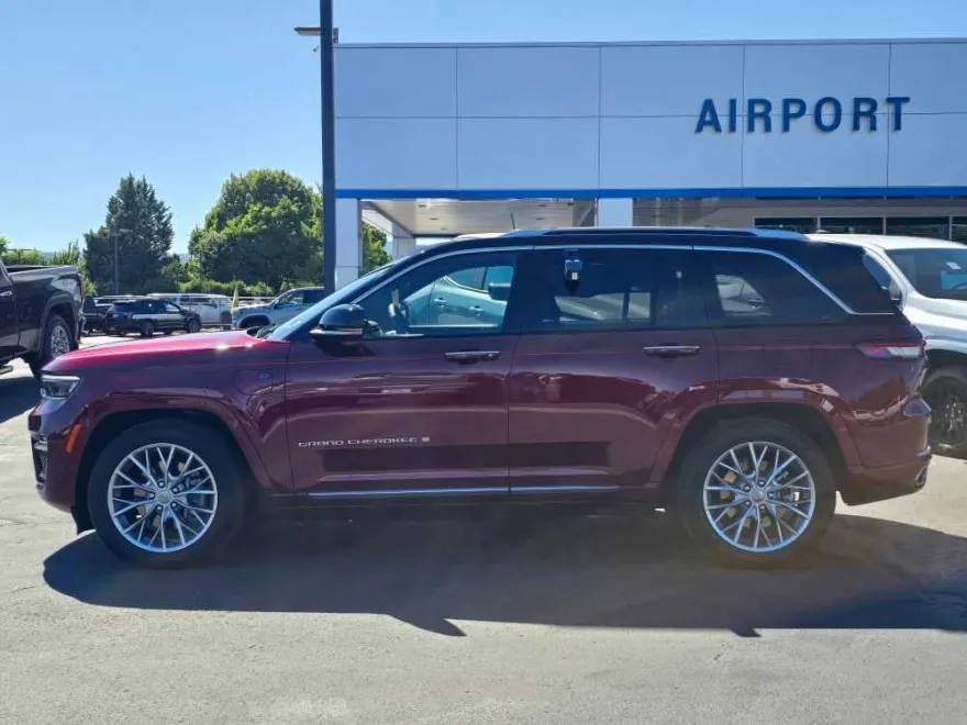 2023 Jeep Cherokee Summit Reserve 4xe photo 1