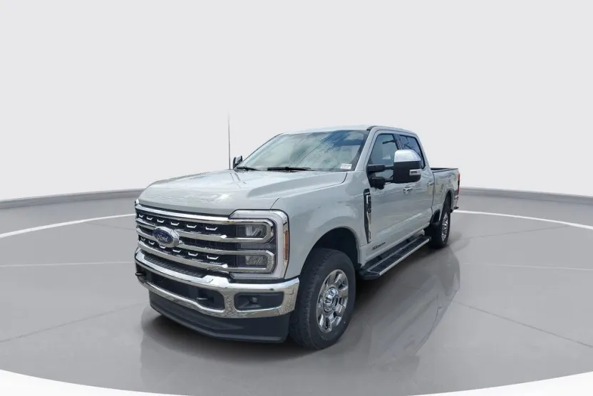 2025 Ford F-350 Lariat photo 1