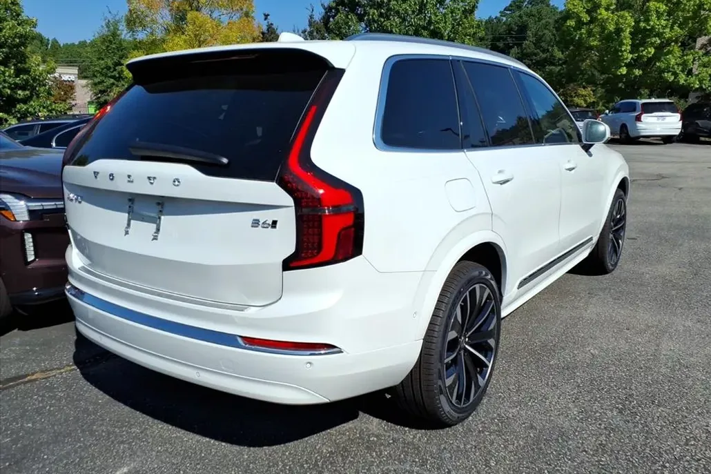 2026 Volvo XC90 Plus photo 1