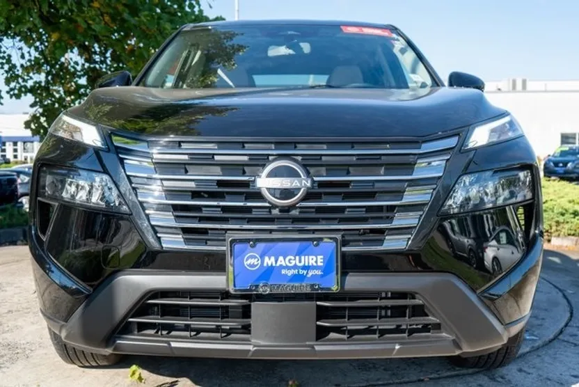 2025 Nissan Rogue SV photo 1
