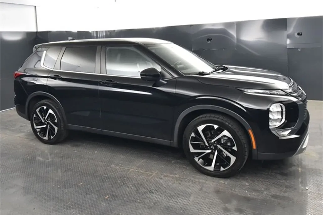 2022 Mitsubishi Outlander SE photo 1