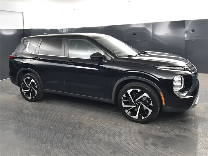 2022 Mitsubishi Outlander SE photo 1