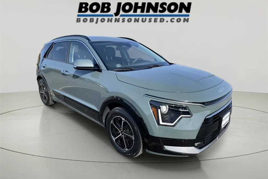 2023 Kia Niro SX photo 1
