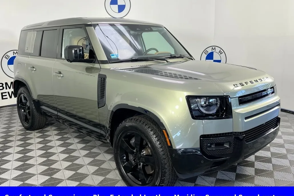 2024 Land Rover Defender 110 SE photo 1