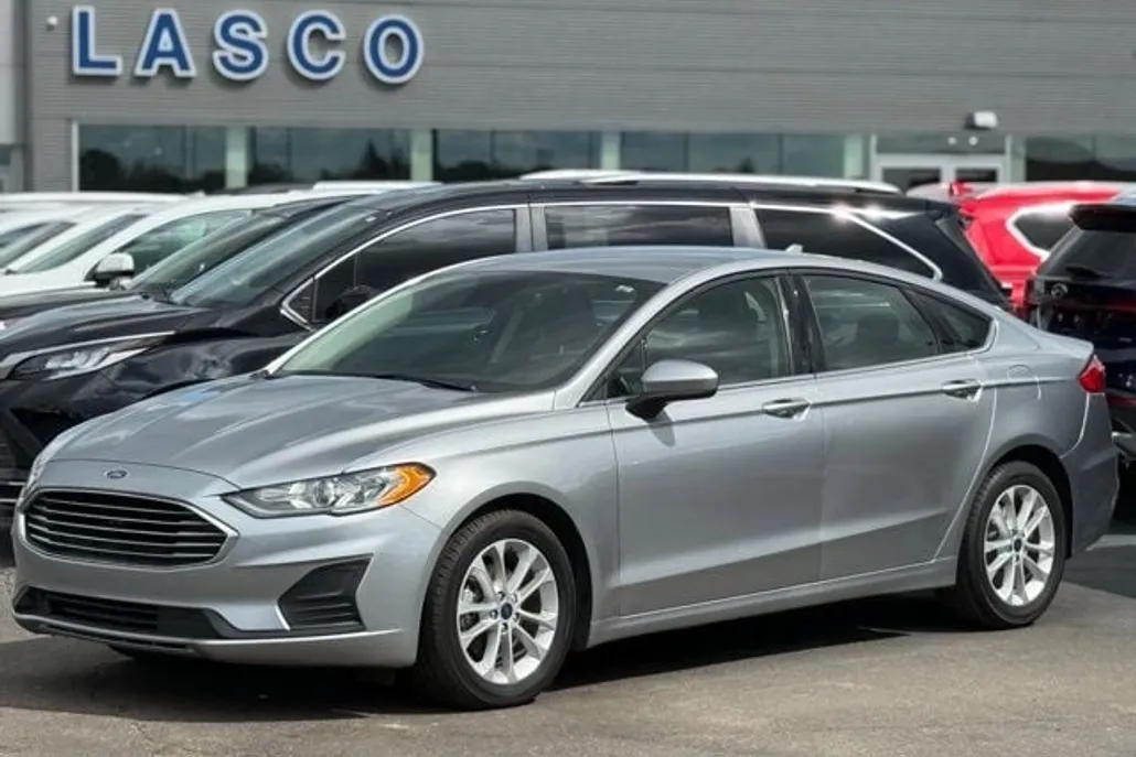 2020 Ford Fusion SE photo 1