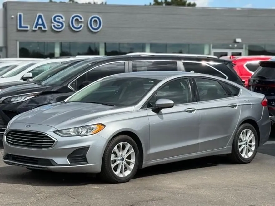 2020 Ford Fusion SE photo 1