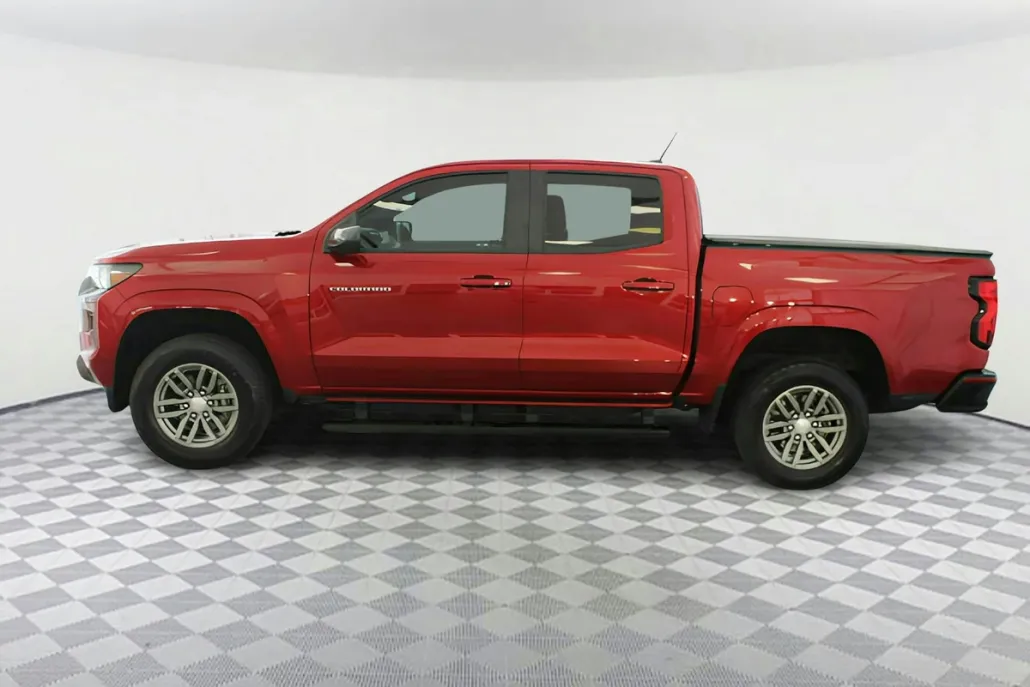 2023 Chevrolet Colorado LT photo 1