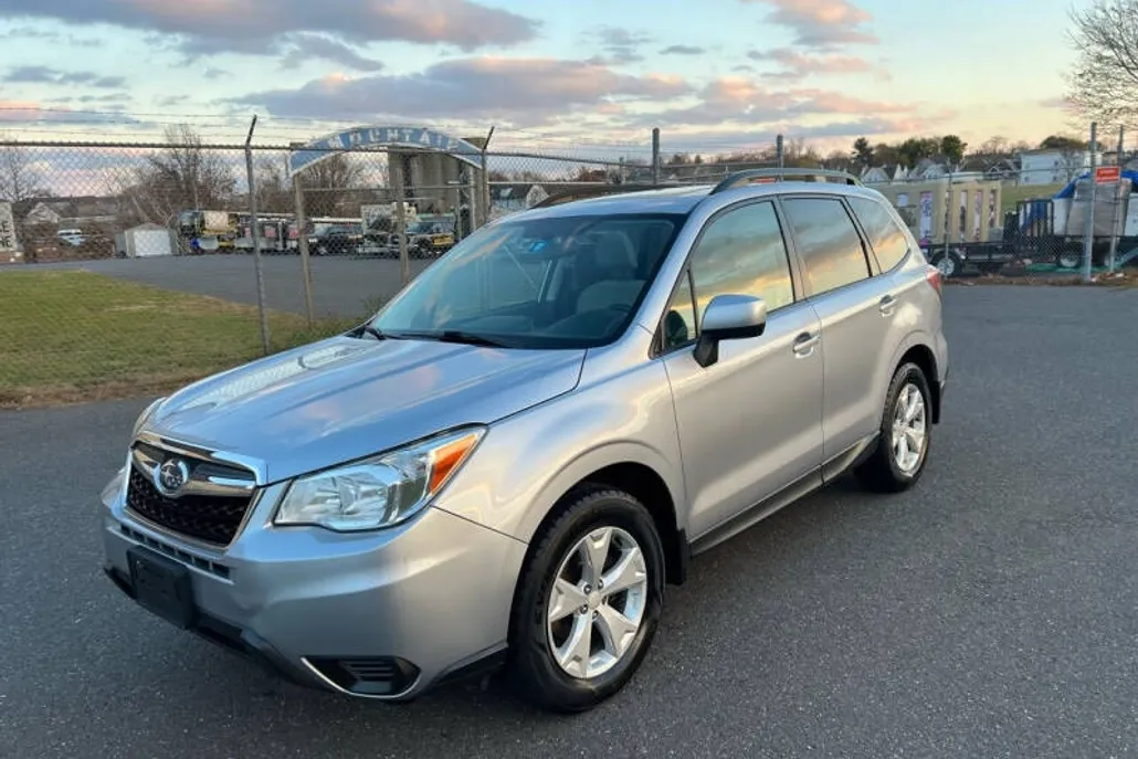 2015 Subaru Forester 2.5i Premium photo 1