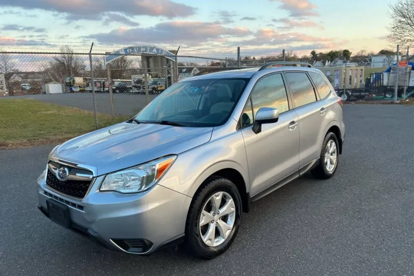 2015 Subaru Forester 2.5i Premium photo 1
