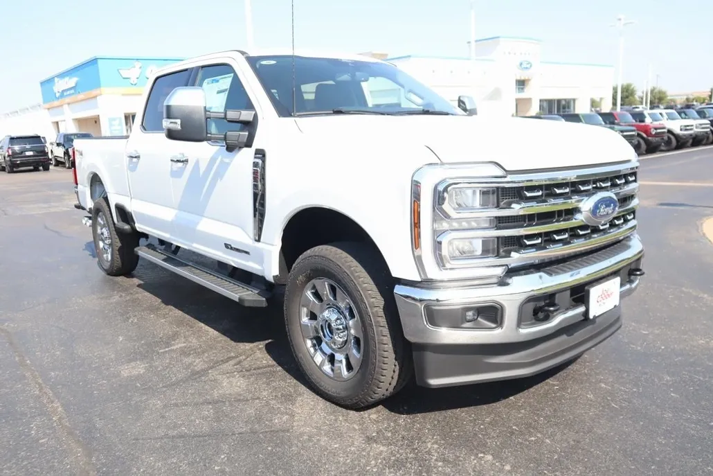2025 Ford F-250 Lariat photo 1