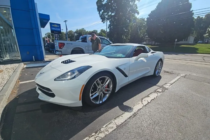 2019 Chevrolet Corvette Stingray 1LT photo 1