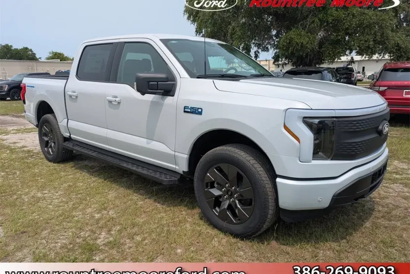 2025 Ford F-150 Lightning photo 1