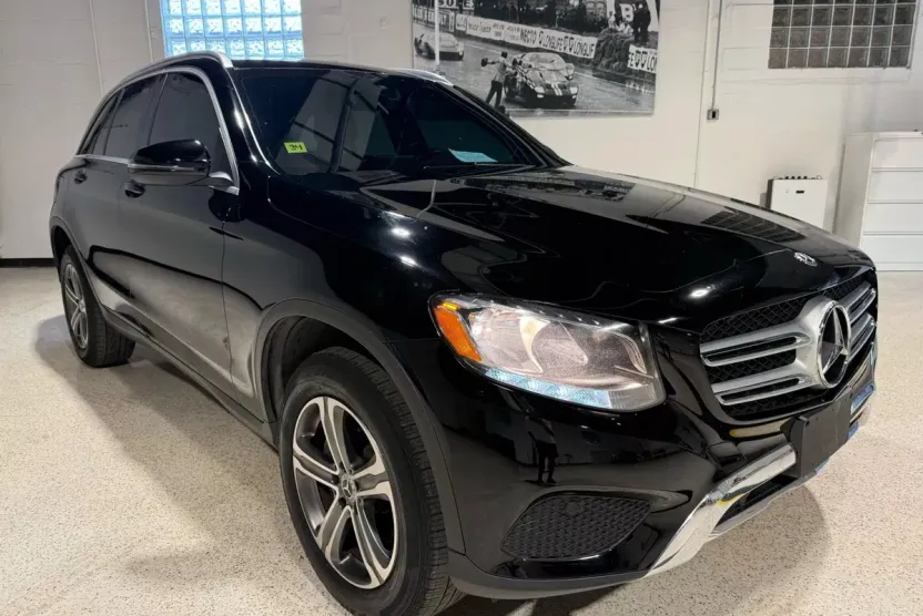 2018 Mercedes Benz GLC 300 photo 1