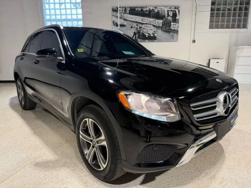 2018 Mercedes Benz GLC 300 photo 1