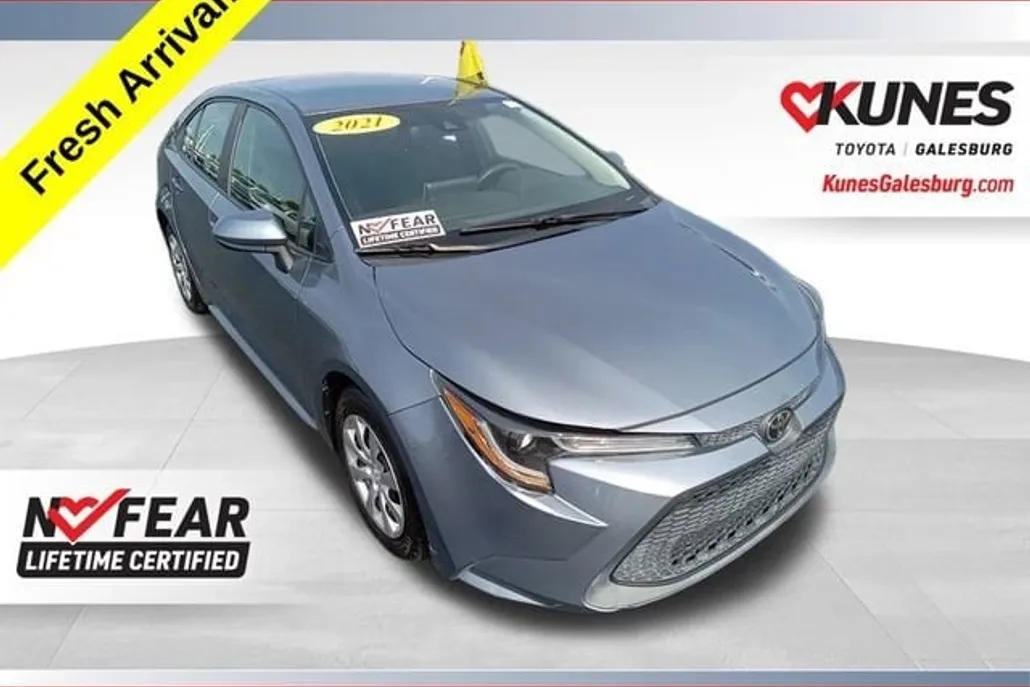 2021 Toyota Corolla LE photo 1