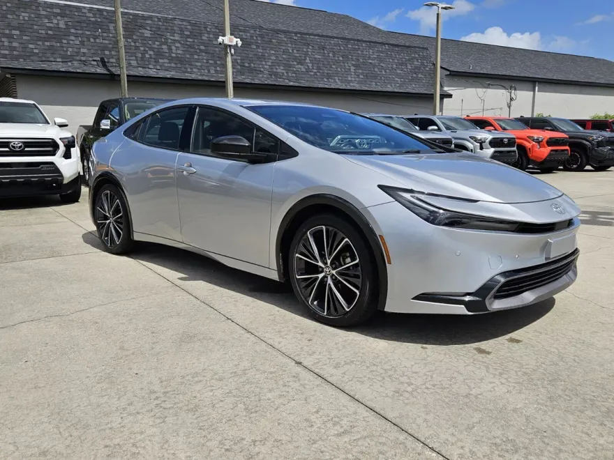 2023 Toyota Prius XLE photo 1