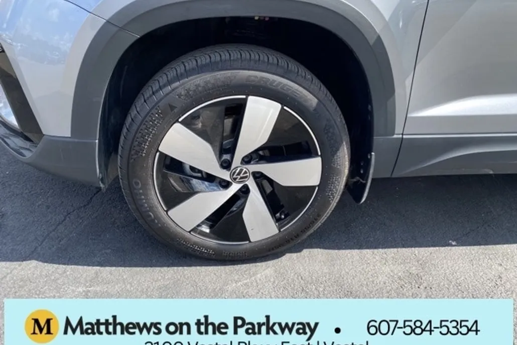 2024 Volkswagen Taos S photo 1